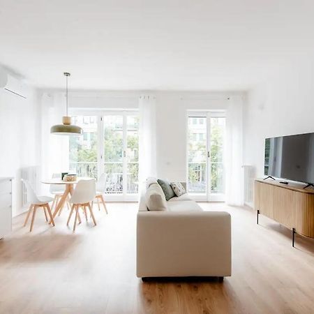 Luxury 2 Bedroom Apartament, Close To San Siro, Fiera And 10 Min Metro To Duomo Mailand Exterior foto