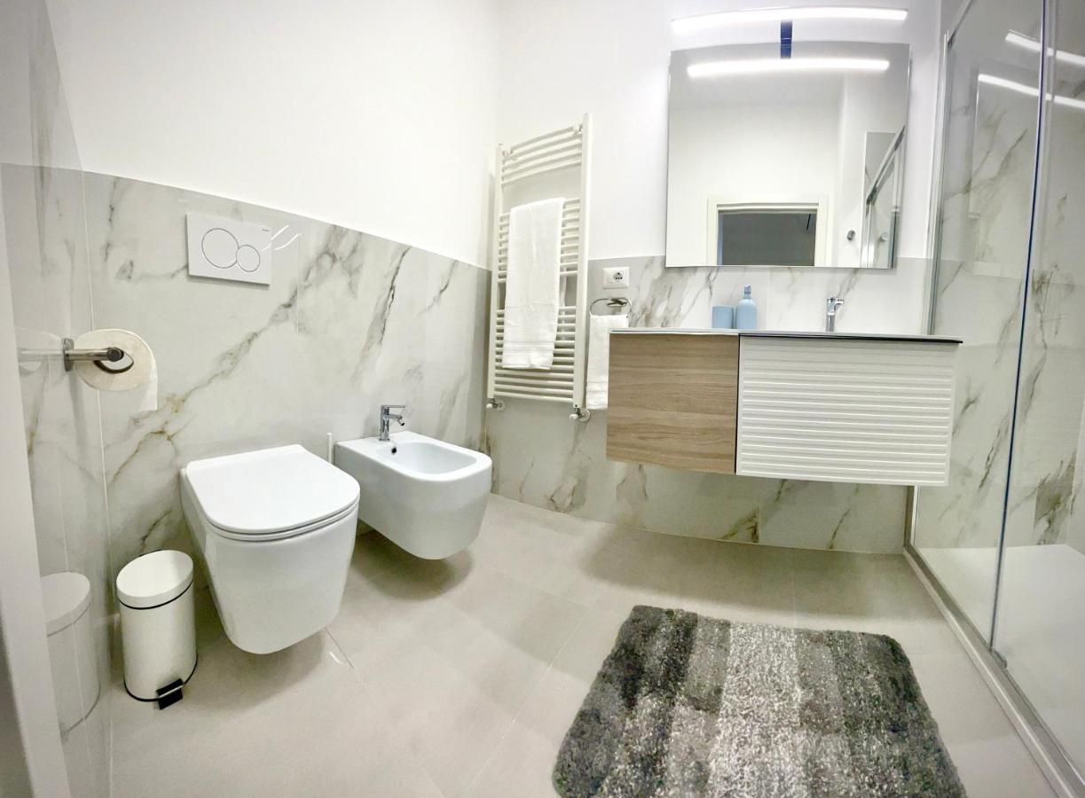 Luxury 2 Bedroom Apartament, Close To San Siro, Fiera And 10 Min Metro To Duomo Mailand Exterior foto